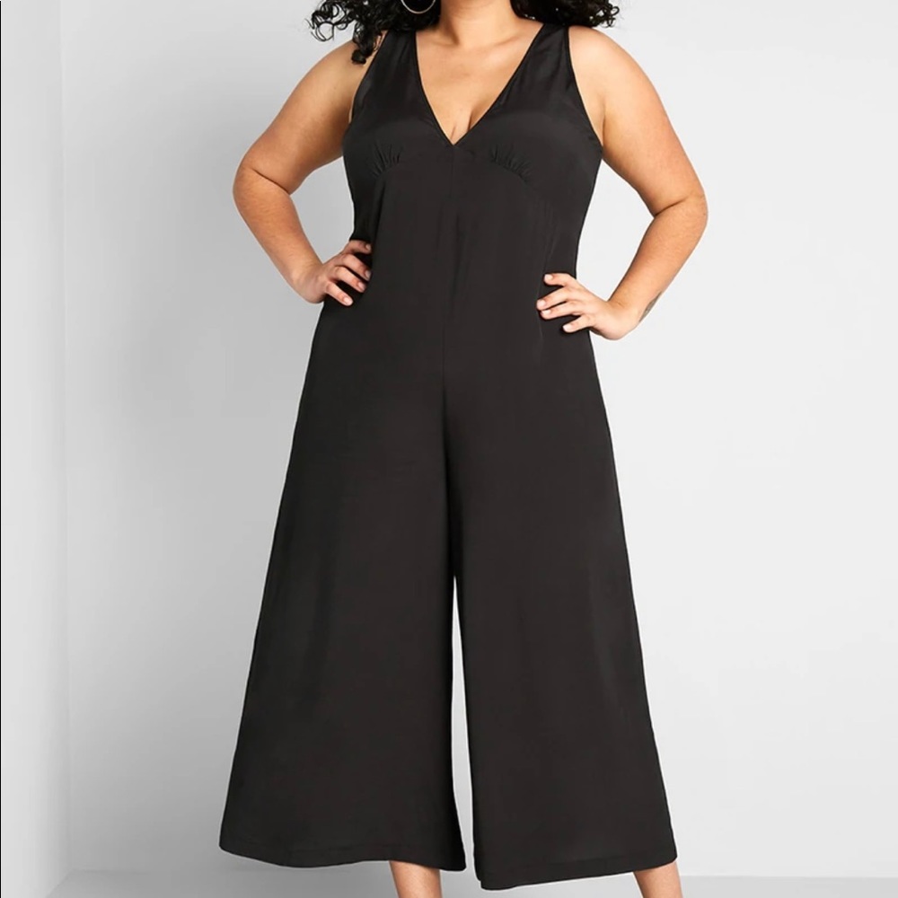 Mod Cloth Bon Voyage V Neck Jumpsuit Black M/L Cropped Flare Wide leg sleeveless